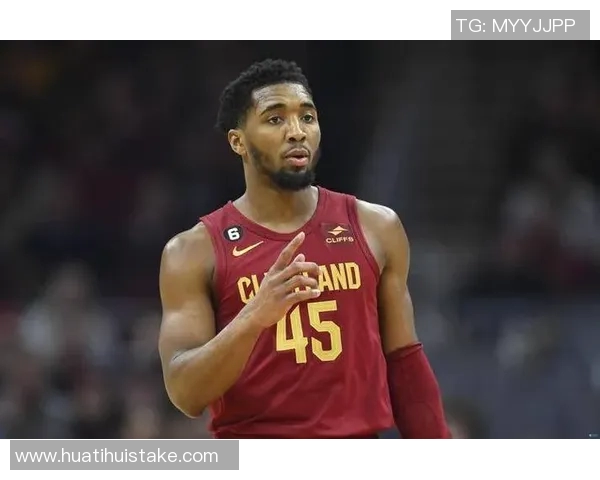 米切尔上半场状态低迷仅得6分球队遭遇严防表现不佳需调整策略